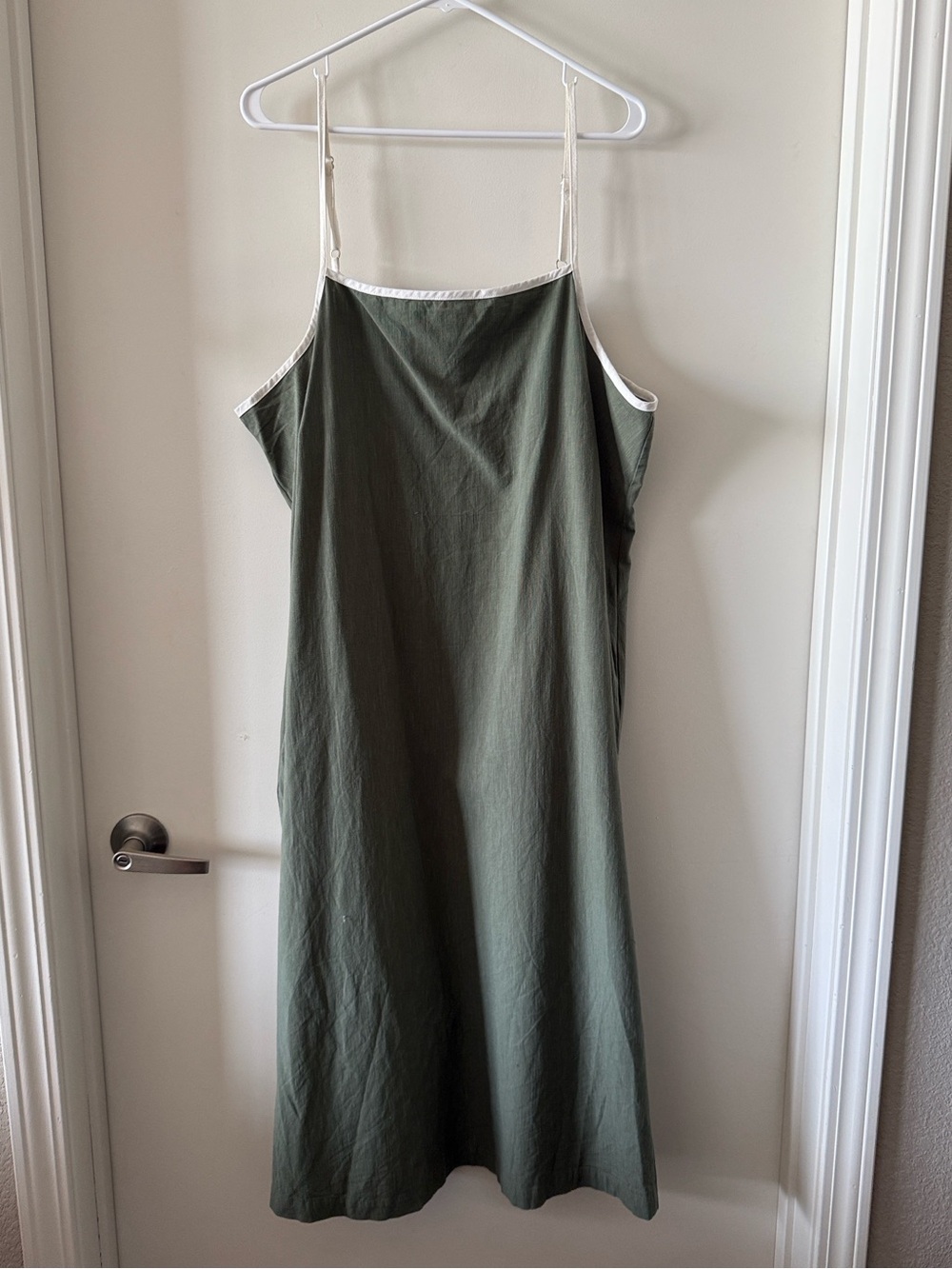 Like New Ava & Viv Contrast Trim Midi Dress